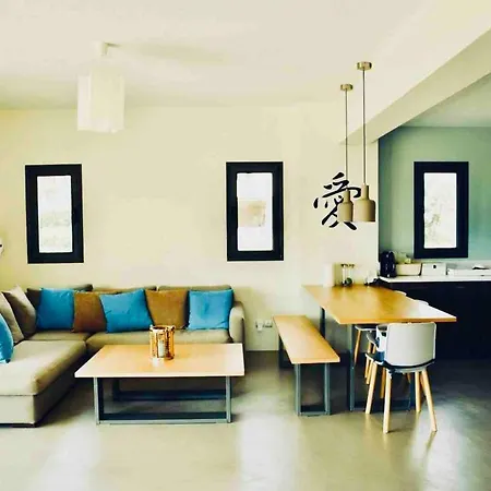 Contemporary, Spacious Boutique House Appartement