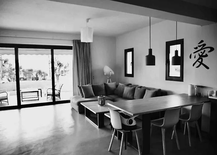 Contemporary, Spacious Boutique House Апартаменты Архангелос