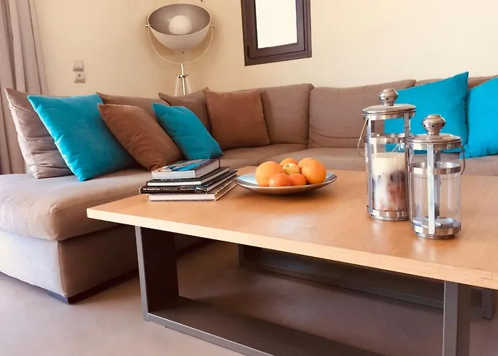 Contemporary, Spacious Boutique House *