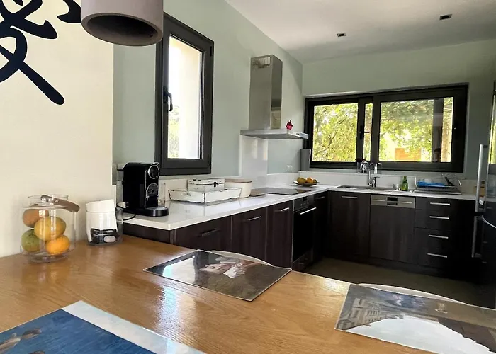 Апартаменты Contemporary, Spacious Boutique House *